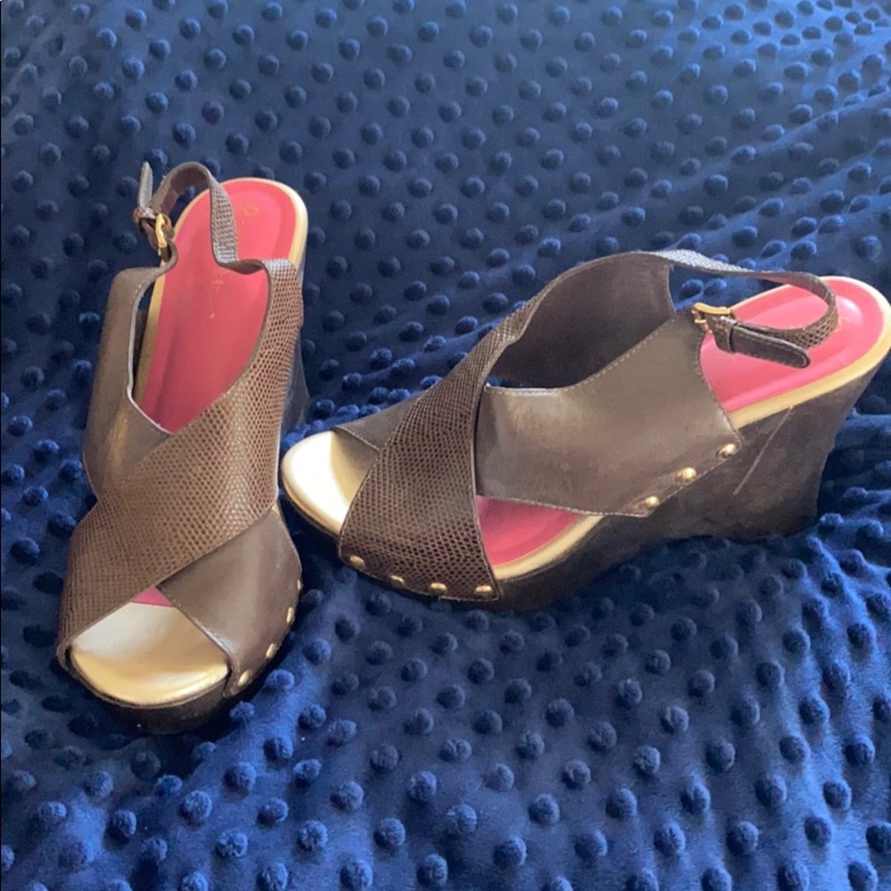 Platform brown leather sandals
